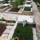 קברו של מאיר בינט בהר הרצל ליד האנדרטה לחללי הצוללת דקר